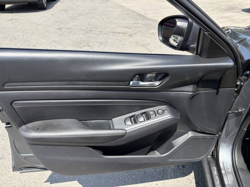 2019 Nissan Altima Image 9