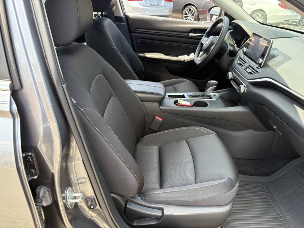 2019 Nissan Altima Image 25