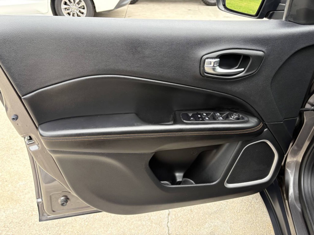 2020 Jeep Compass Image 9