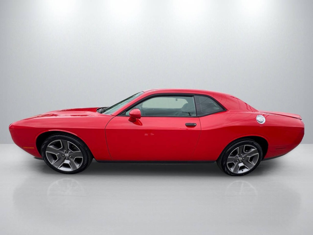 2016 Dodge Challenger Image 4
