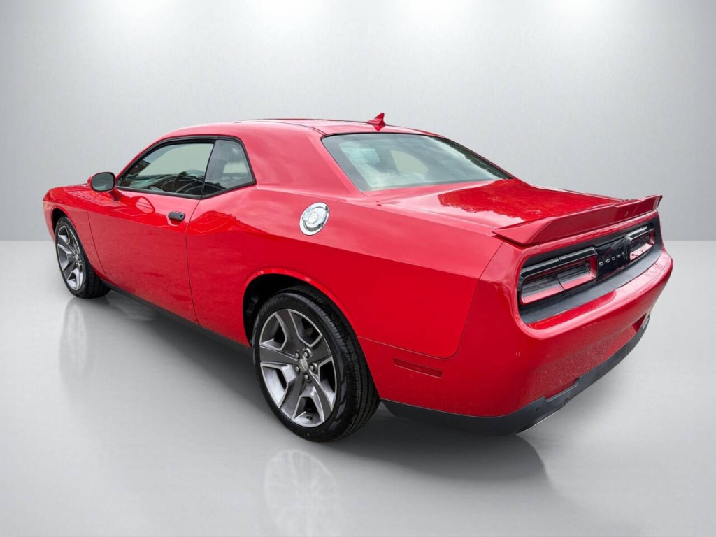 2016 Dodge Challenger Image 5