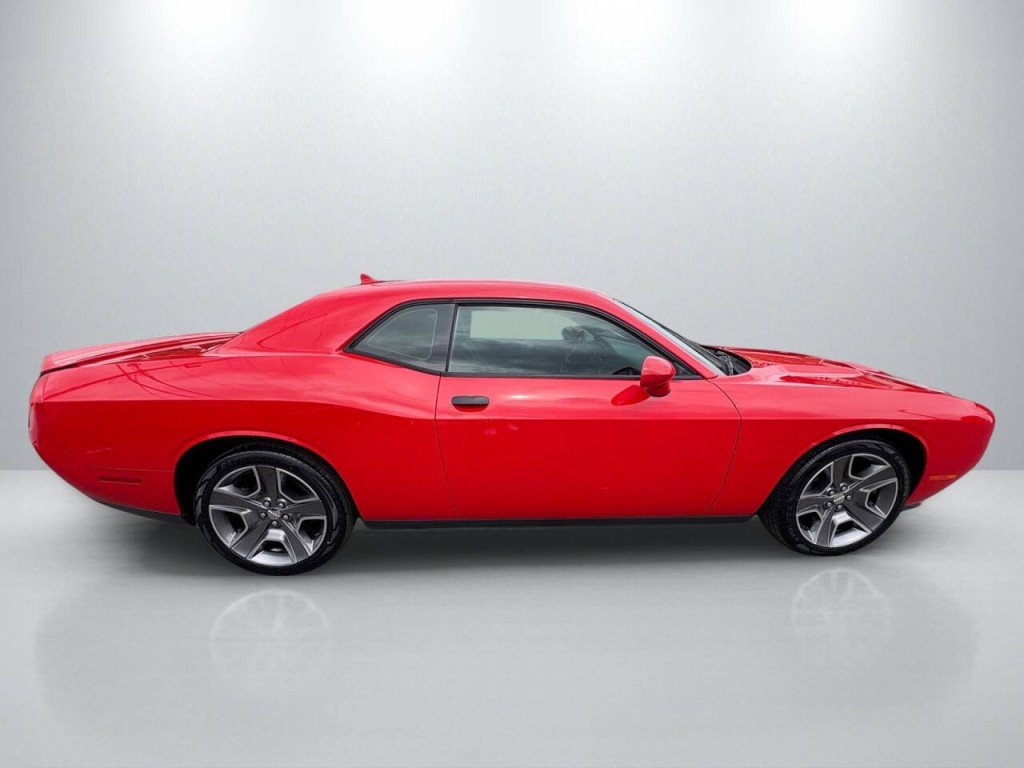 2016 Dodge Challenger Image 8