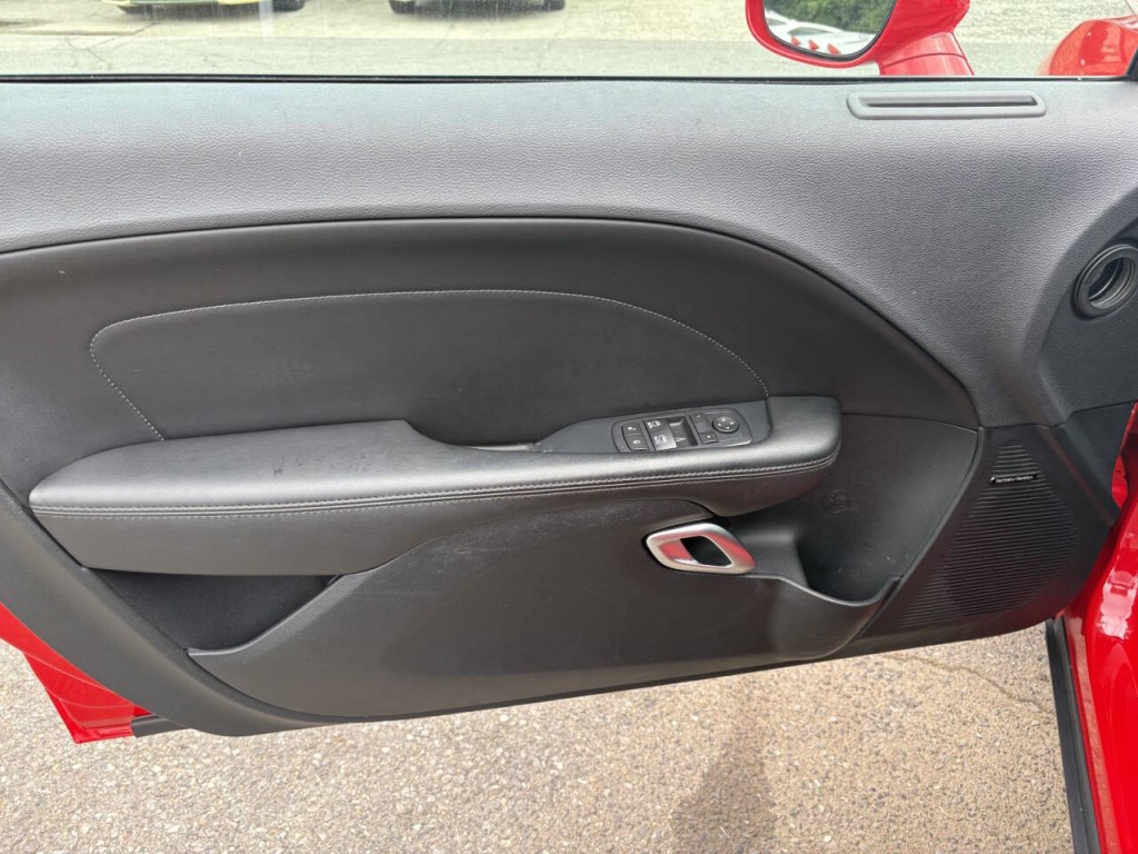 2016 Dodge Challenger Image 9