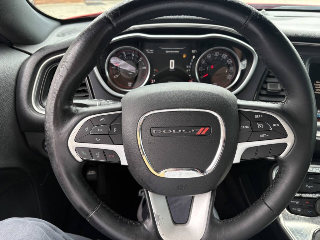 2016 Dodge Challenger Image 12
