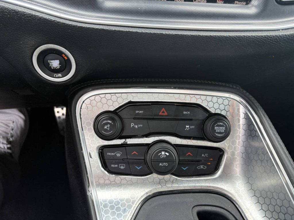 2016 Dodge Challenger Image 20