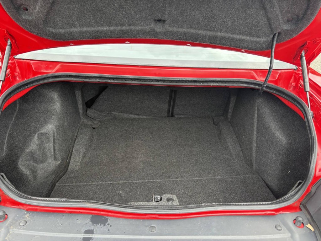 2016 Dodge Challenger Image 21