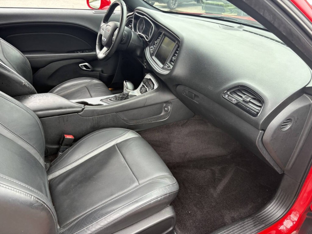 2016 Dodge Challenger Image 24