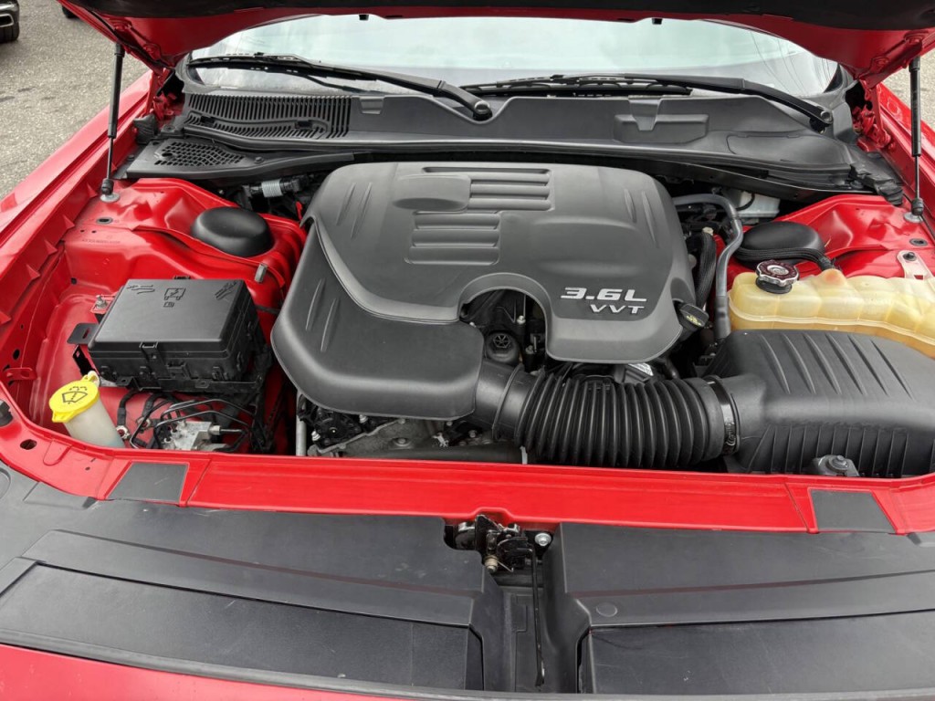 2016 Dodge Challenger Image 25