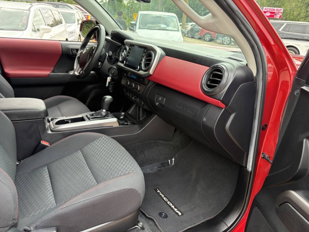 2022 Toyota Tacoma Image 24