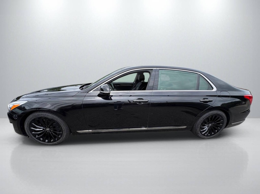 2019 Genesis G90 Image 4