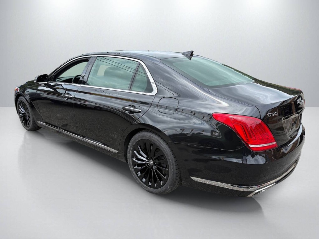 2019 Genesis G90 Image 5