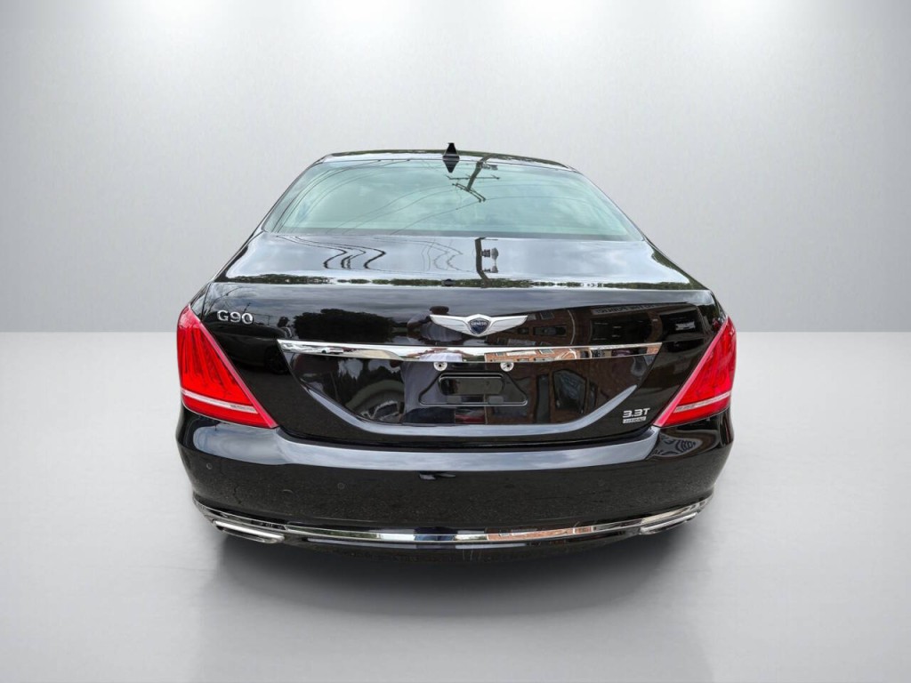 2019 Genesis G90 Image 6