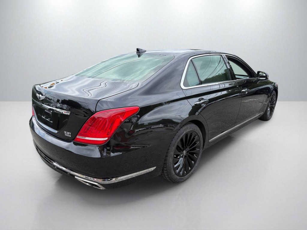 2019 Genesis G90 Image 7