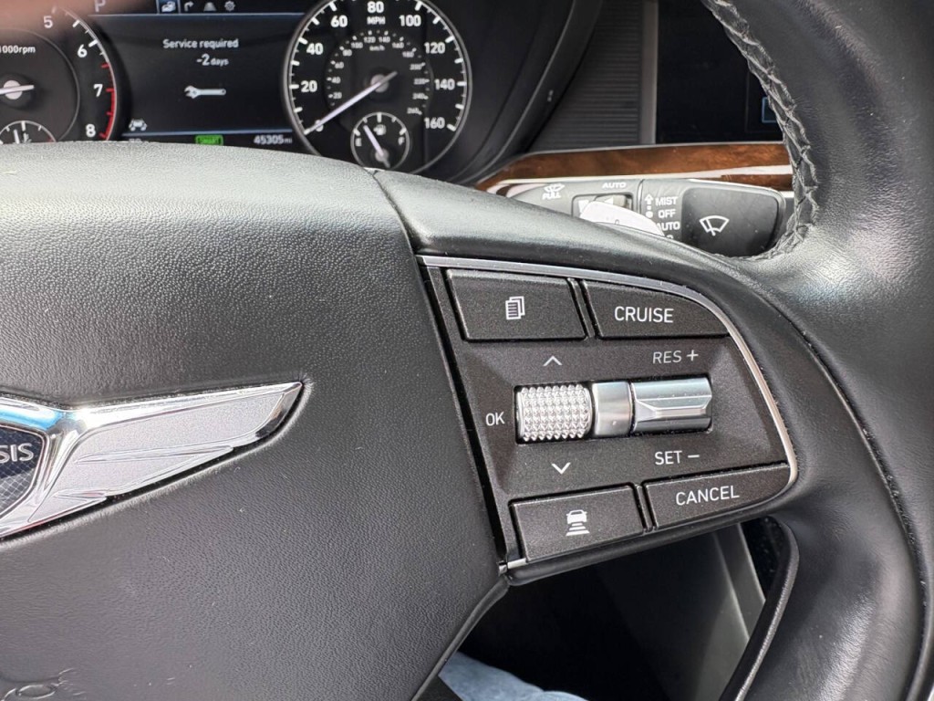 2019 Genesis G90 Image 16