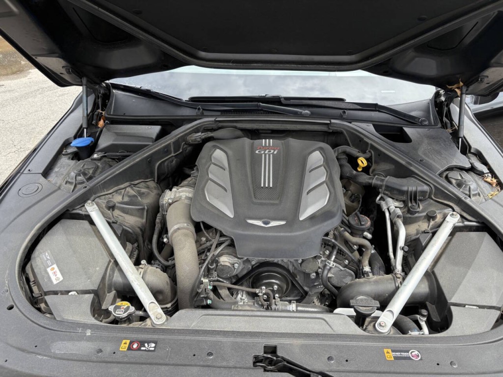 2019 Genesis G90 Image 36