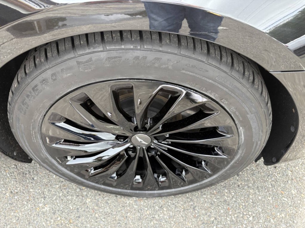 2019 Genesis G90 Image 37