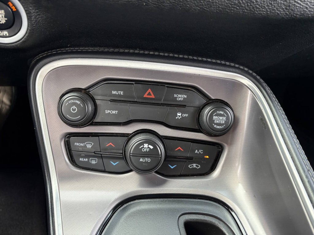 2021 Dodge Challenger Image 19