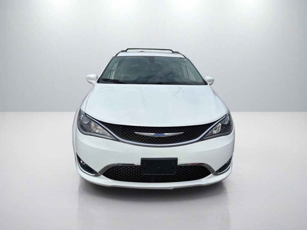2018 Chrysler Pacifica Image 2