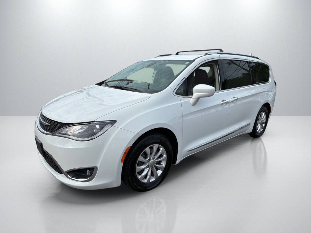 2018 Chrysler Pacifica Image 3
