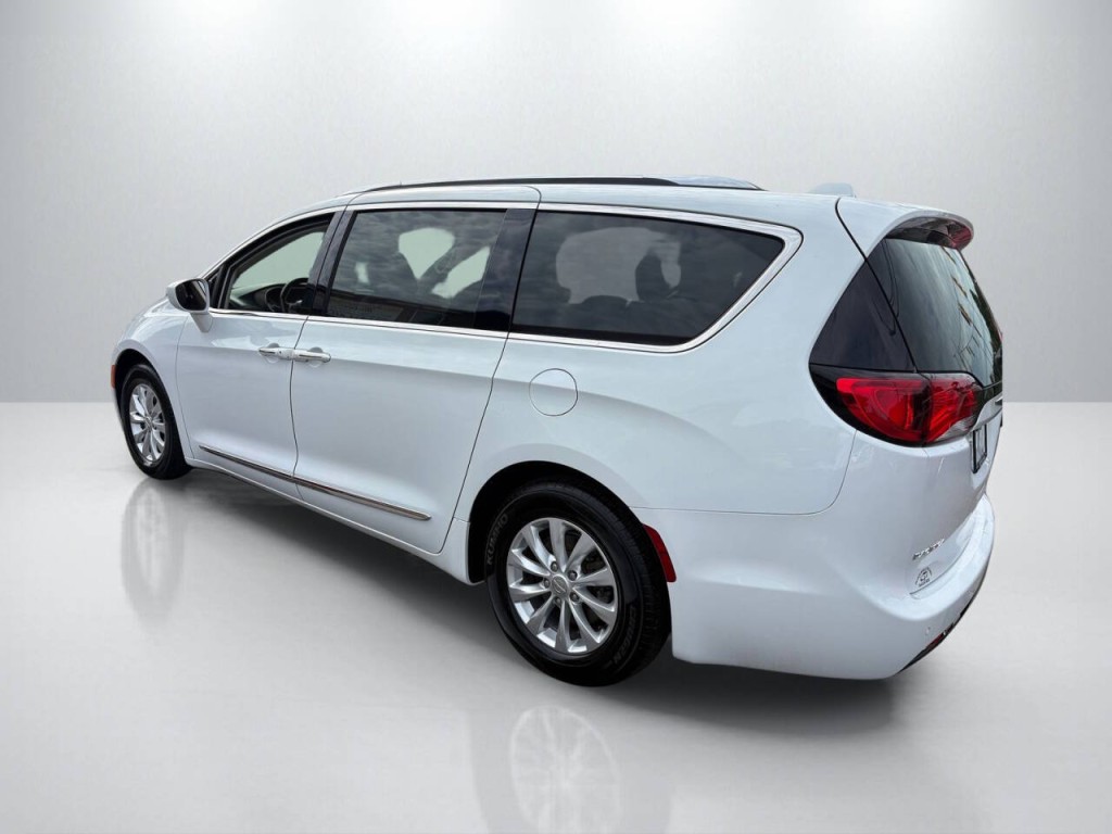 2018 Chrysler Pacifica Image 5