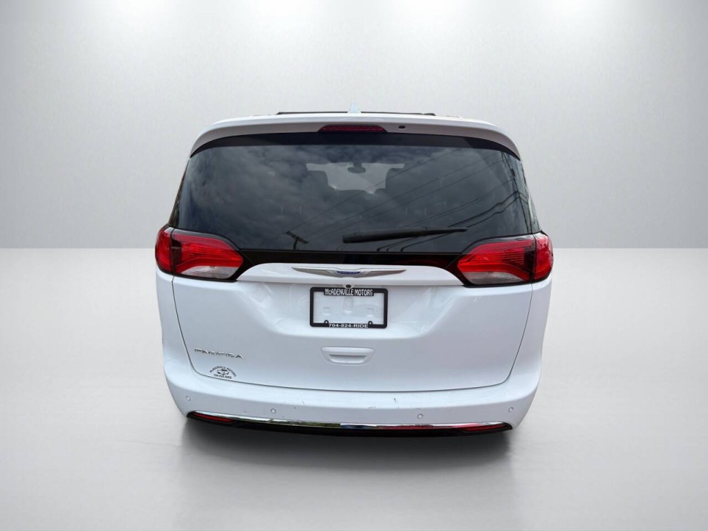 2018 Chrysler Pacifica Image 6