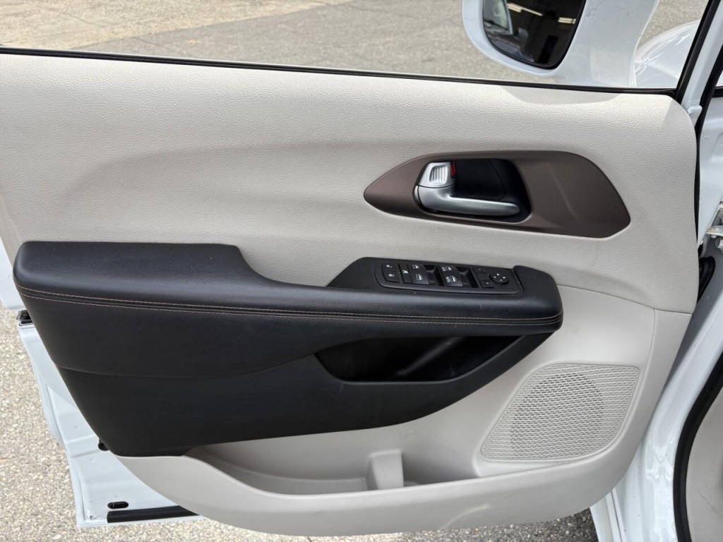 2018 Chrysler Pacifica Image 9