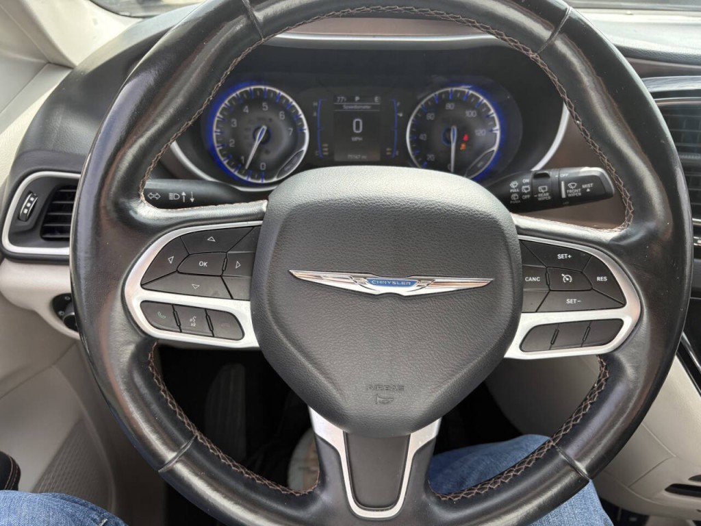 2018 Chrysler Pacifica Image 12