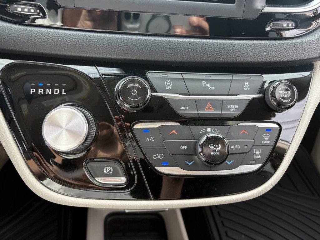 2018 Chrysler Pacifica Image 19