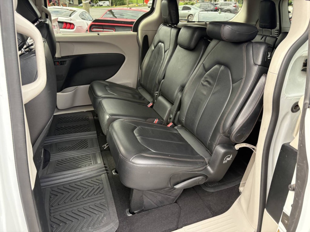 2018 Chrysler Pacifica Image 21