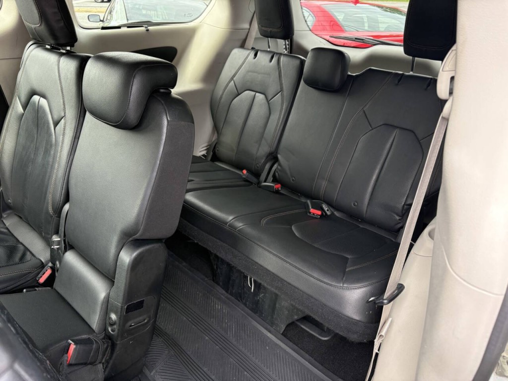 2018 Chrysler Pacifica Image 22