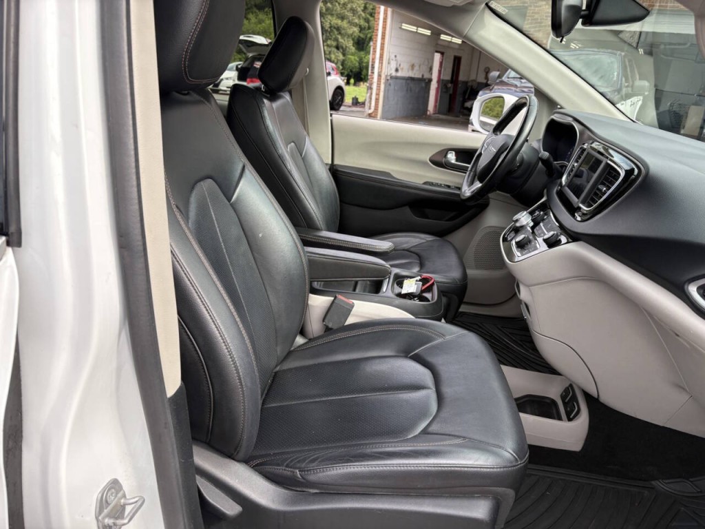 2018 Chrysler Pacifica Image 26