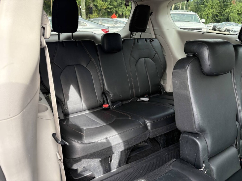 2018 Chrysler Pacifica Image 29