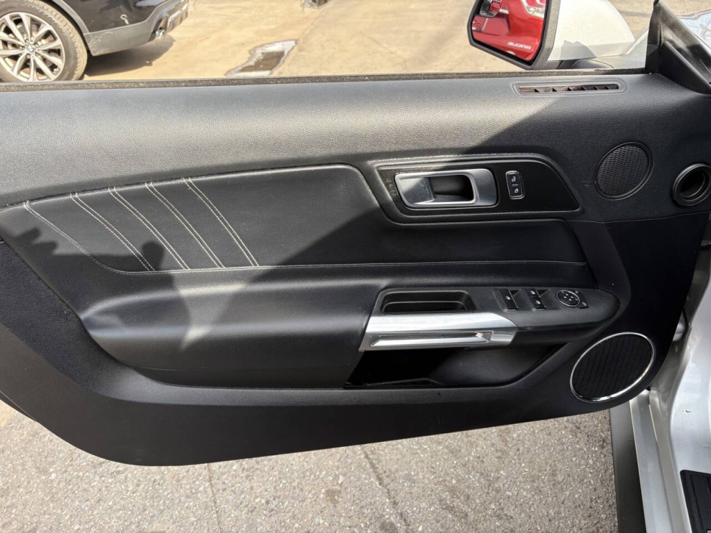 2019 Ford Mustang Image 17