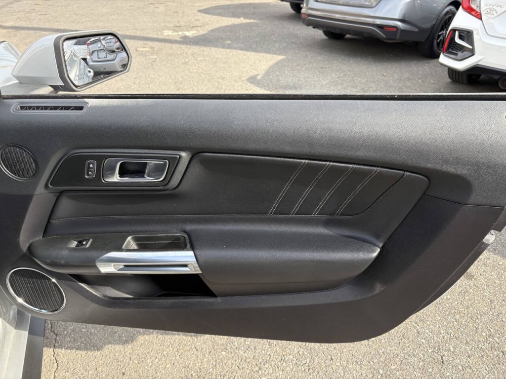 2019 Ford Mustang Image 29