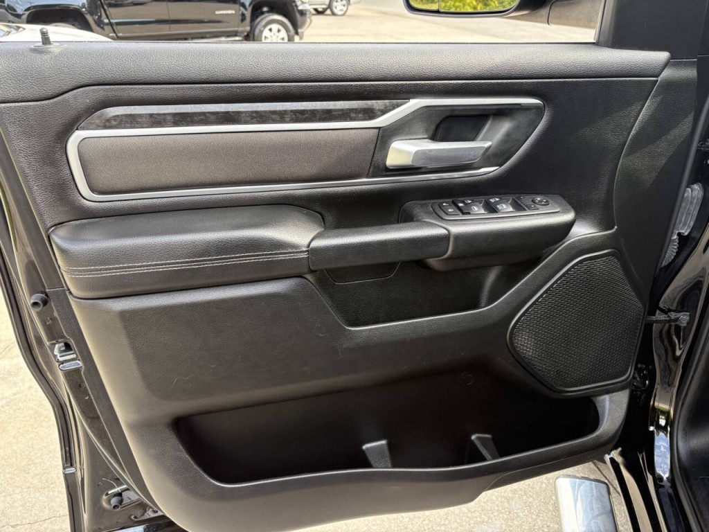 2023 RAM 1500 Image 9