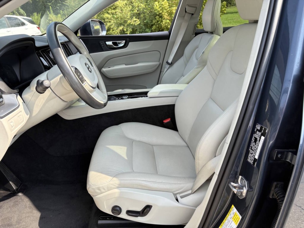 2020 Volvo XC60 Image 12