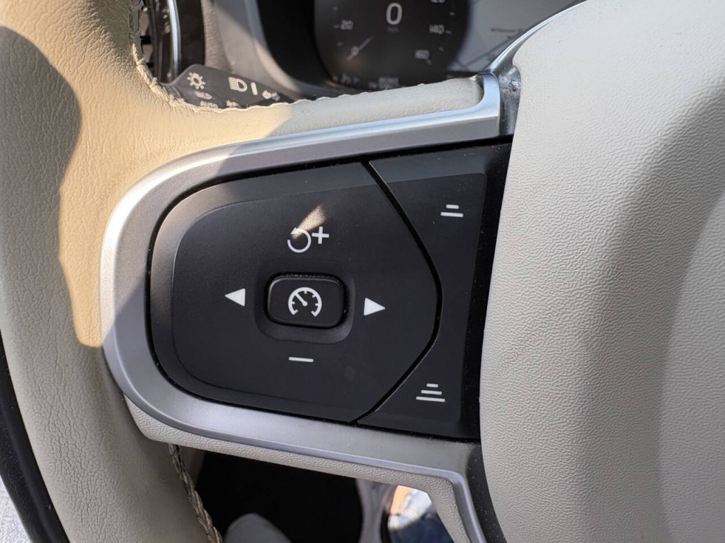 2020 Volvo XC60 Image 16