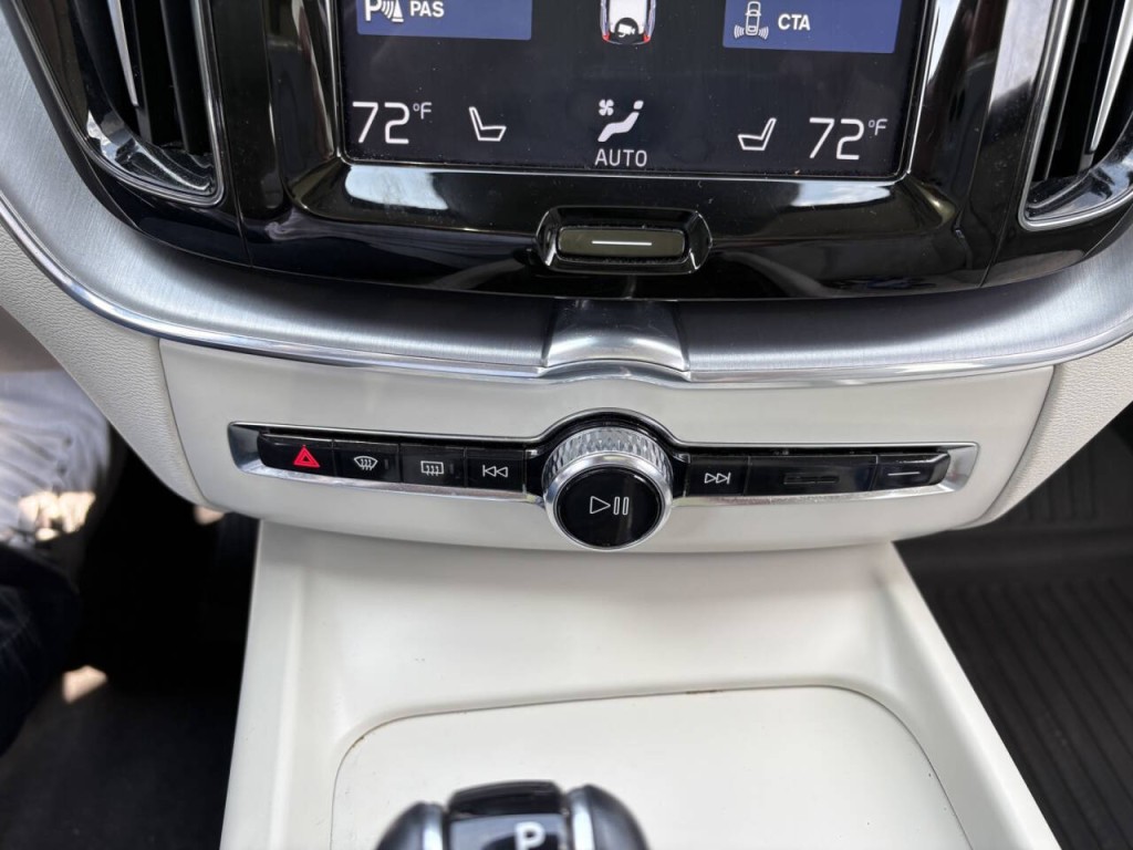 2020 Volvo XC60 Image 20