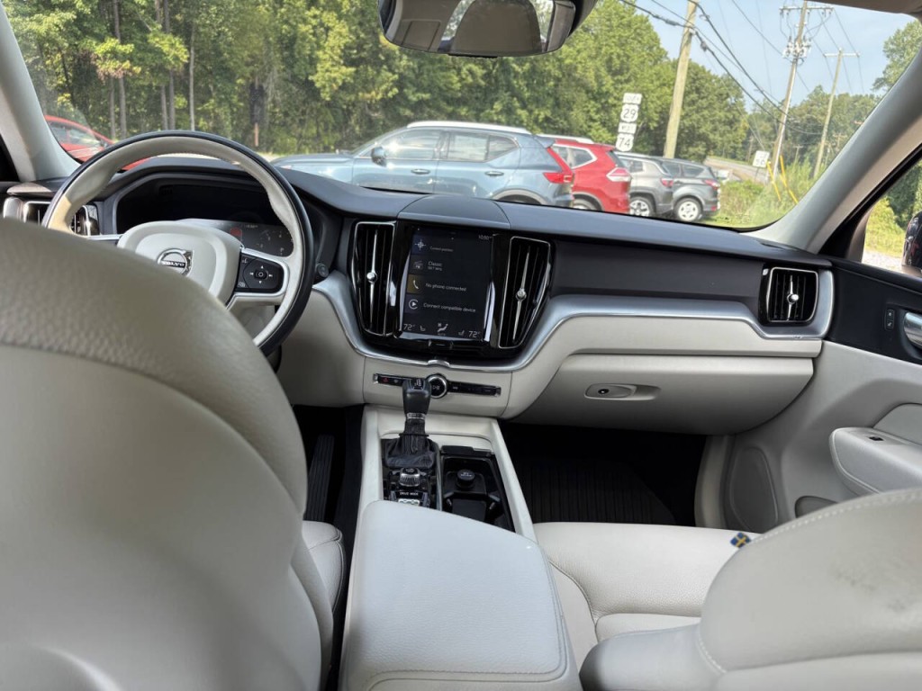 2020 Volvo XC60 Image 23