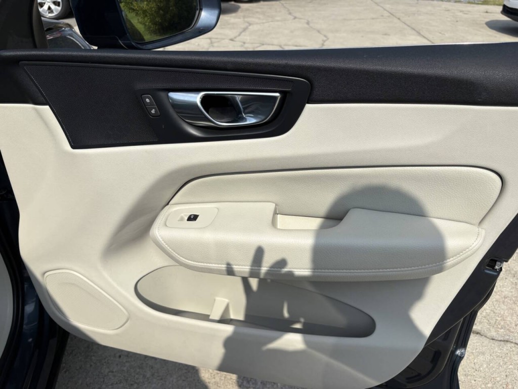 2020 Volvo XC60 Image 28