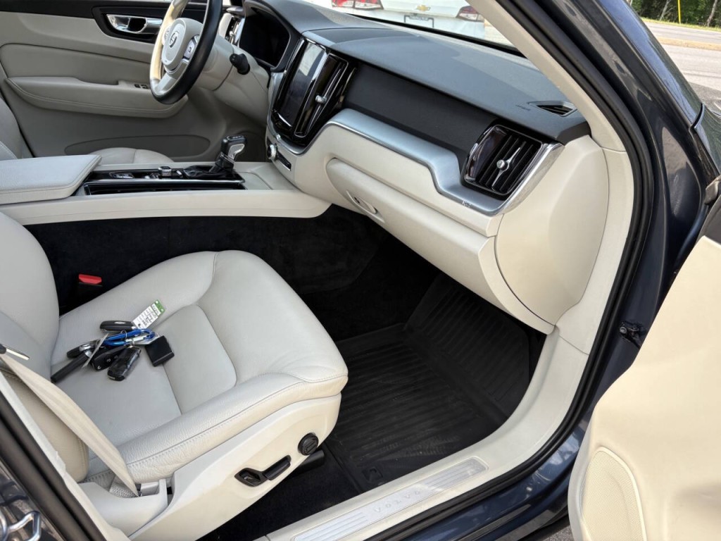 2020 Volvo XC60 Image 30
