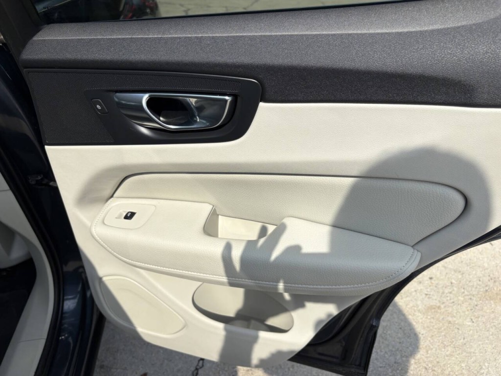 2020 Volvo XC60 Image 31