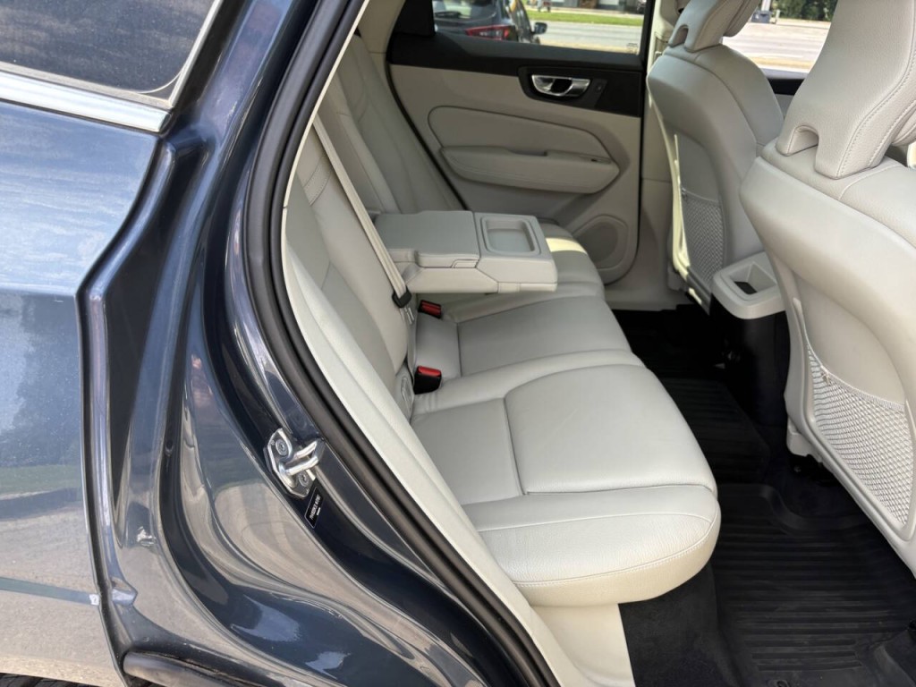 2020 Volvo XC60 Image 32
