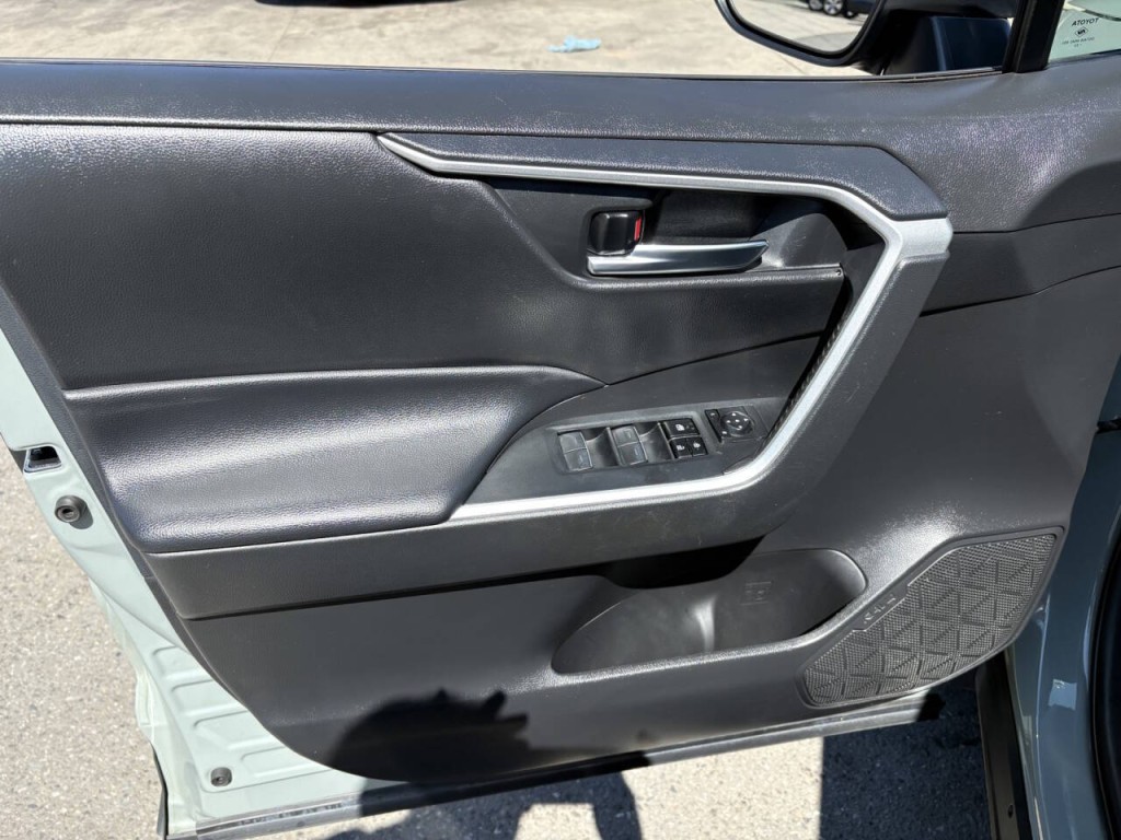 2022 Toyota Rav4 Image 9