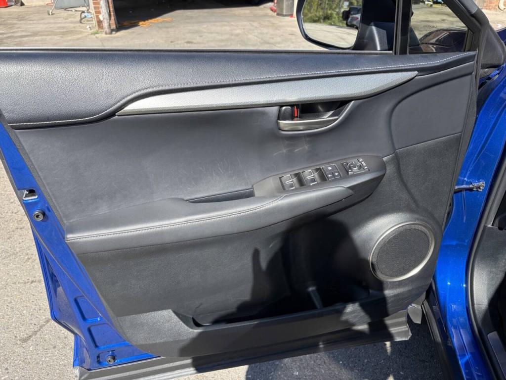 2021 Lexus NX 300 Image 9