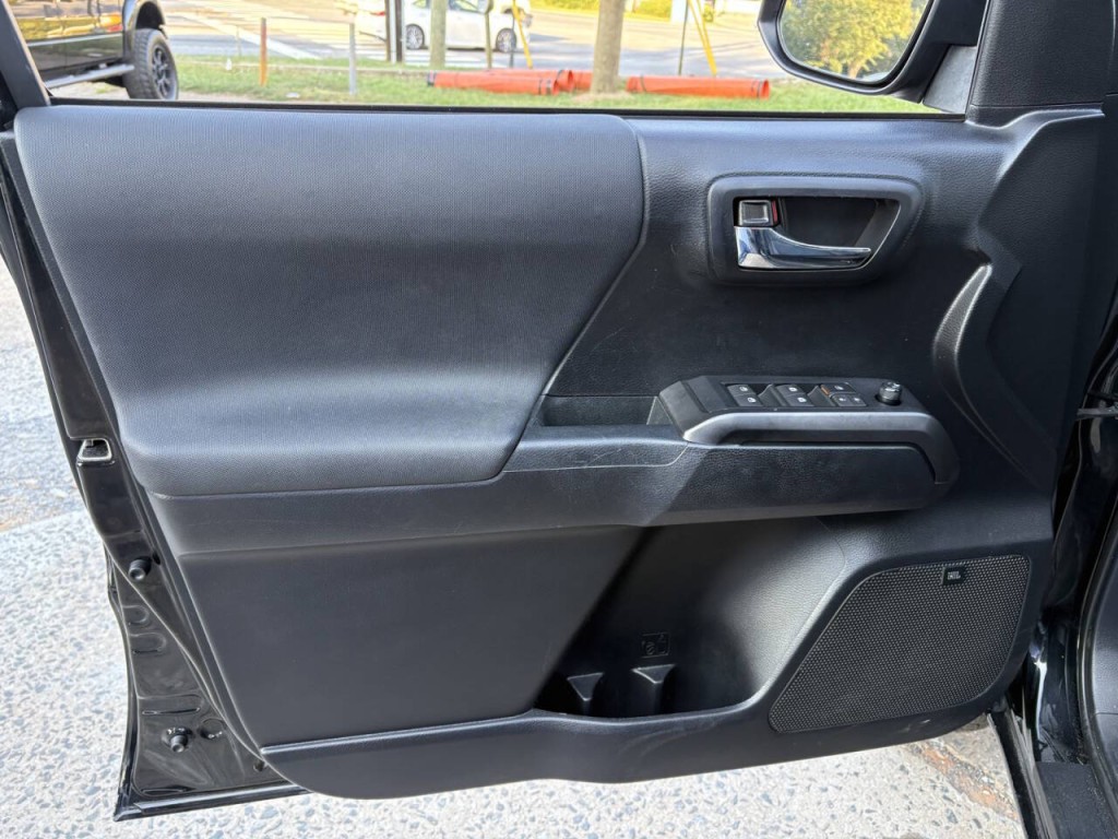 2019 Toyota Tacoma Image 9