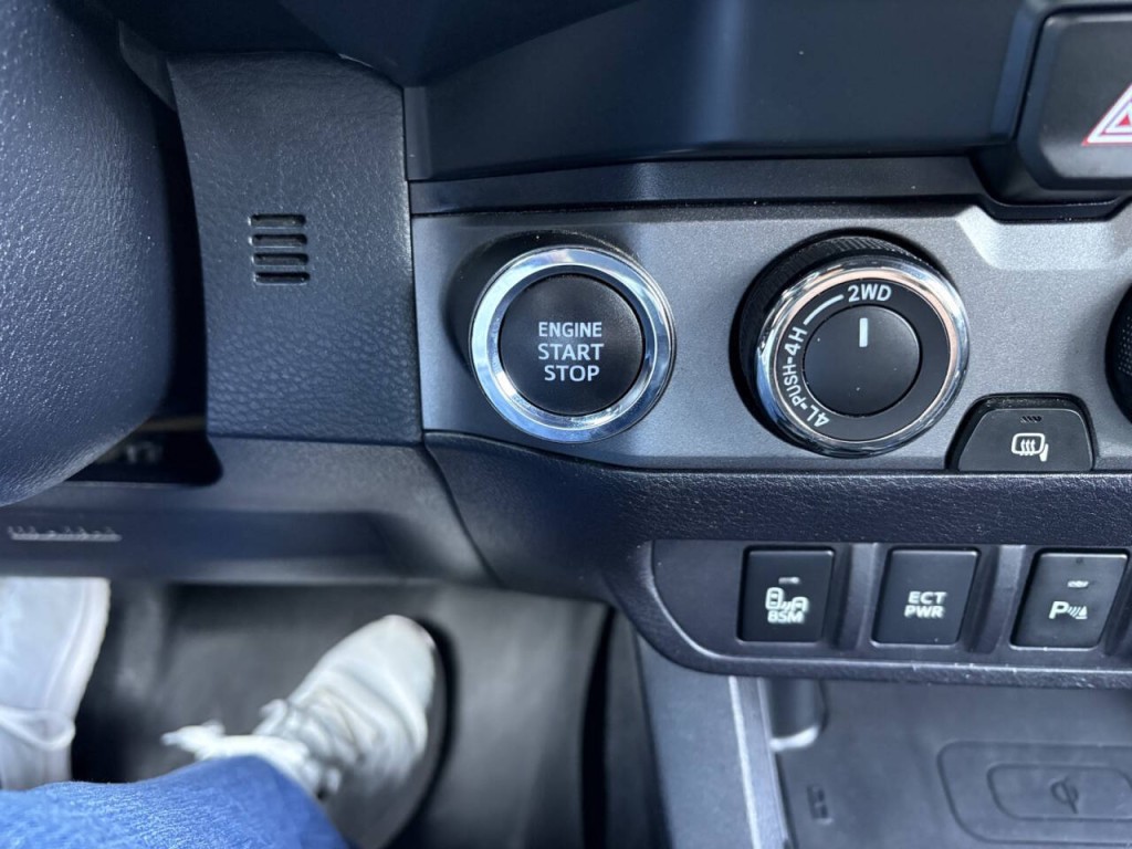 2019 Toyota Tacoma Image 16