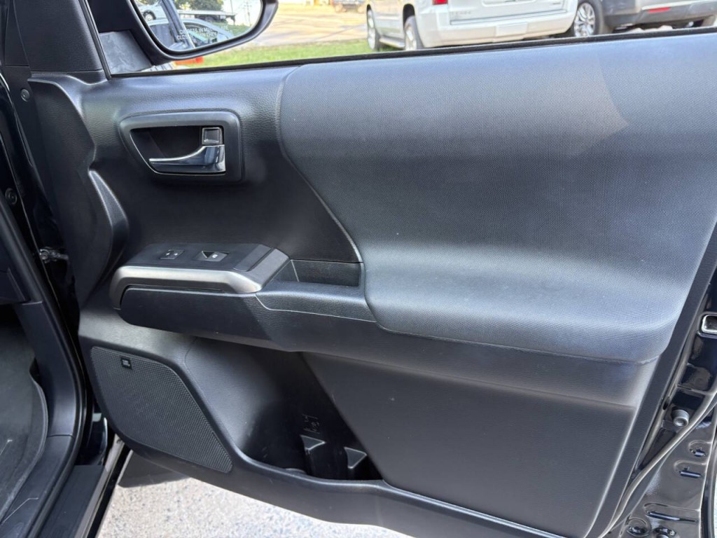 2019 Toyota Tacoma Image 27