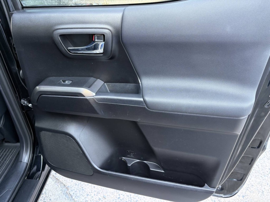 2019 Toyota Tacoma Image 30