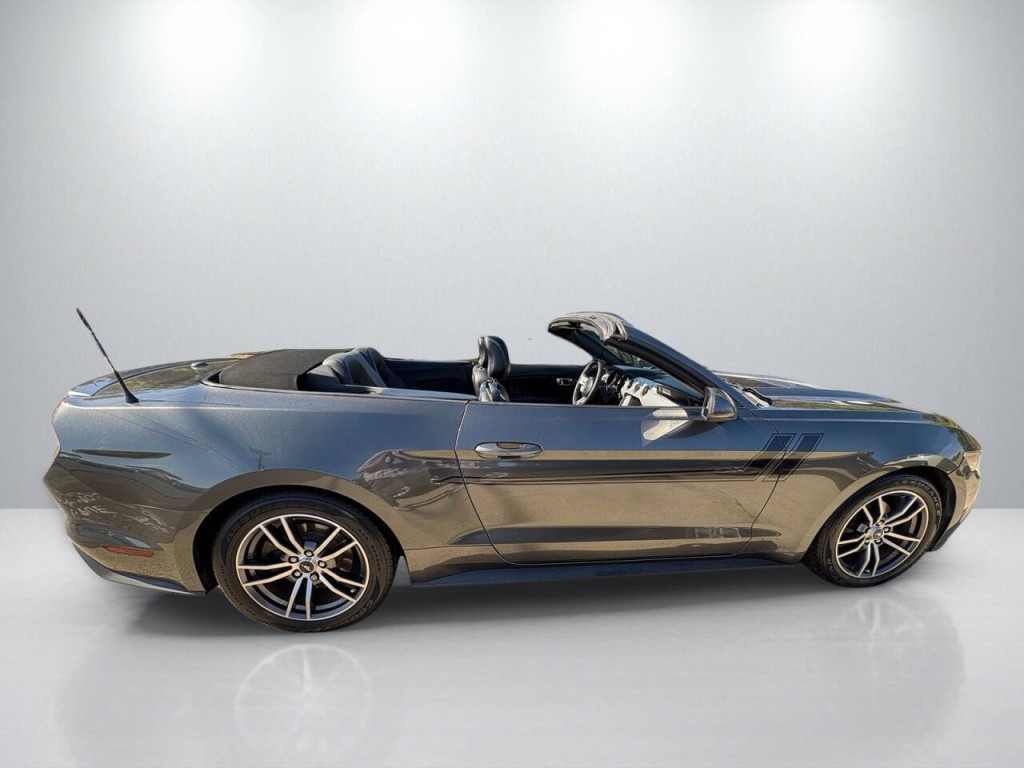 2017 Ford Mustang Image 8